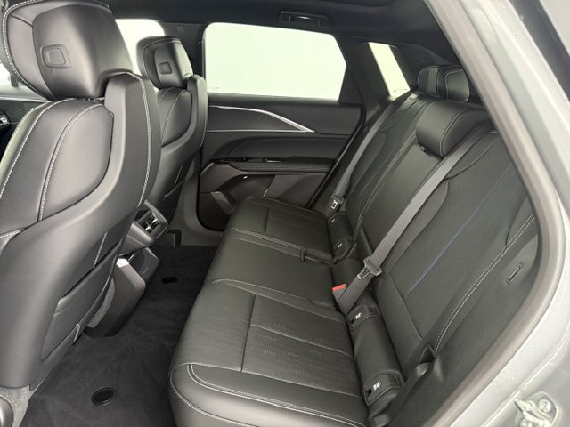 Used 2025 Cadillac Lyriq Luxury RWD image 19