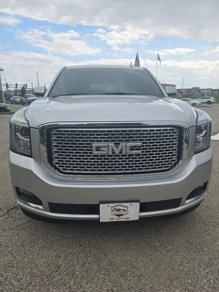 Used 2015 GMC Yukon Denali w/ Premium Package AWD/4WD image 3
