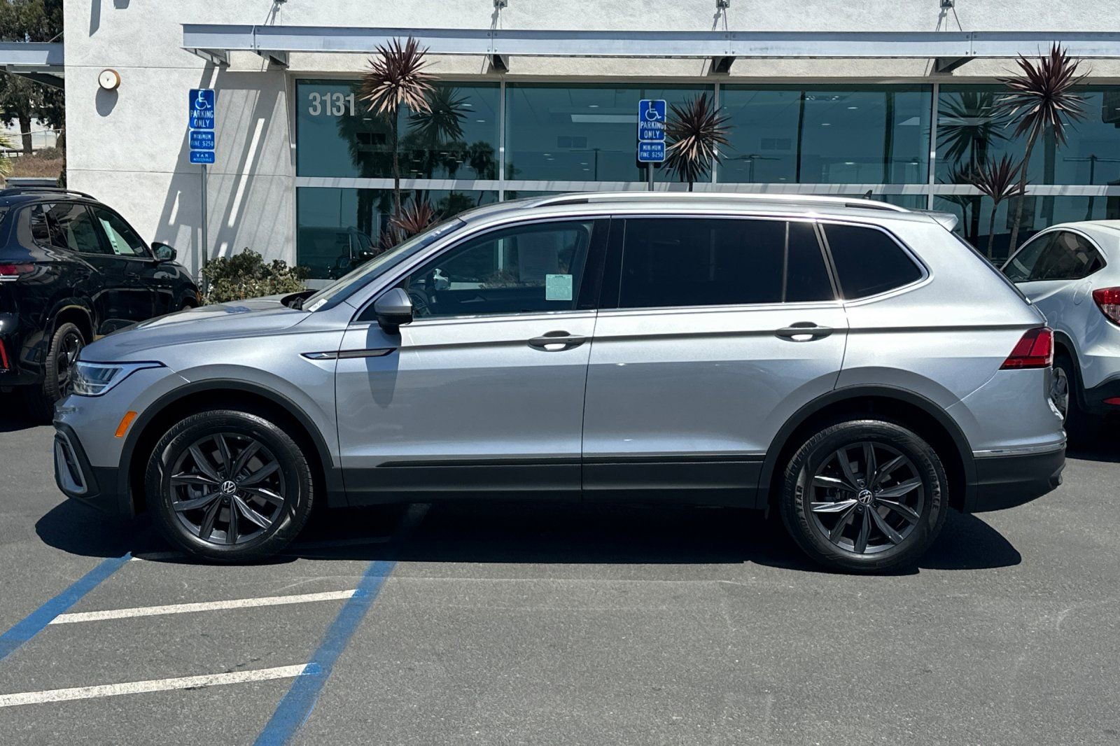 Used 2023 Volkswagen Tiguan SE FWD image 8