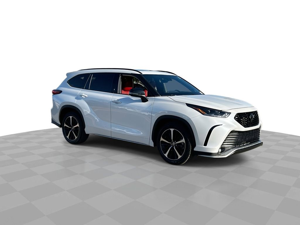 Used 2022 Toyota Highlander XSE image 2