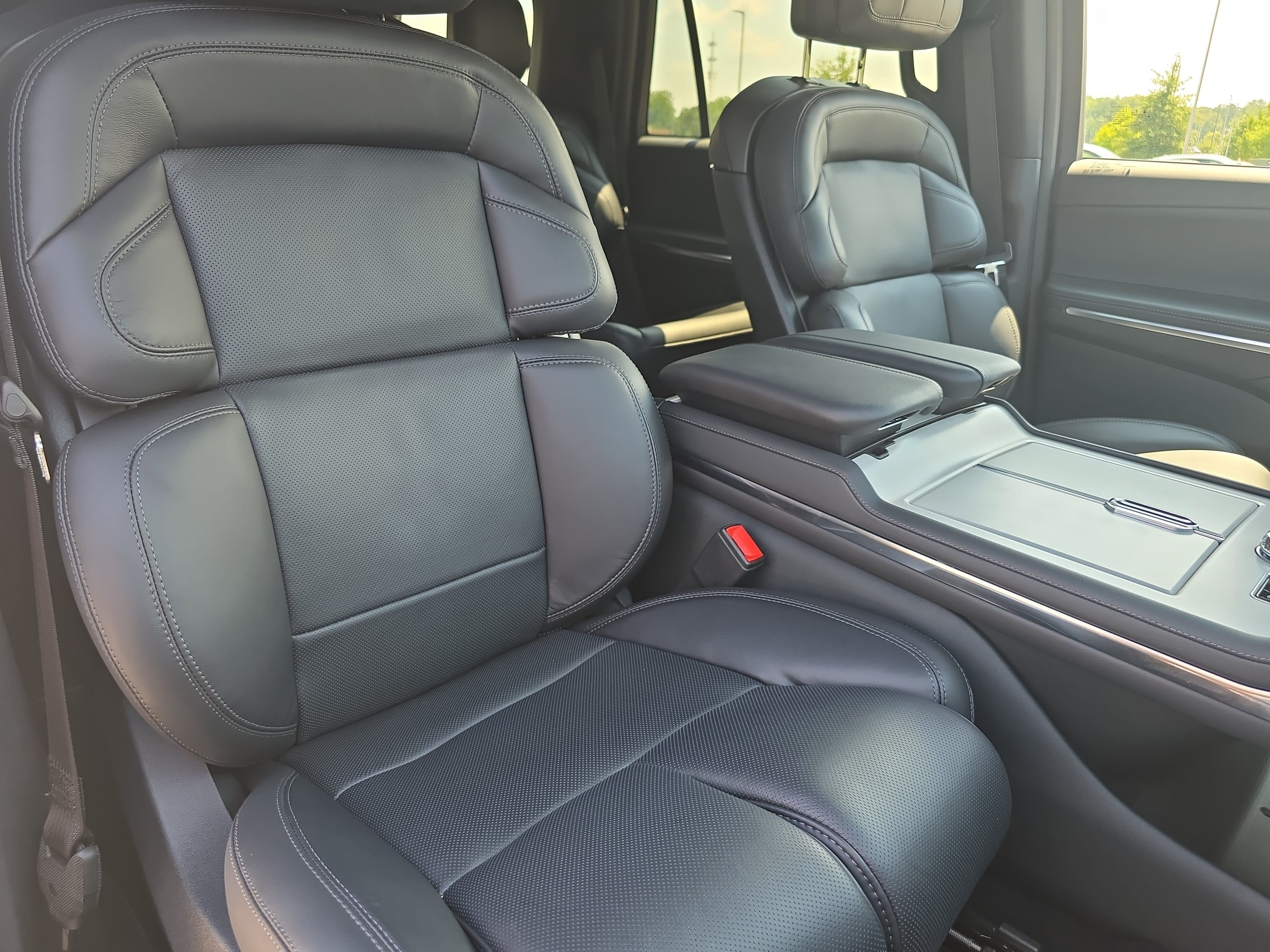 New 2027 Lincoln Navigator Reserve w/ Jet Appearance Package AWD/4WD image 10