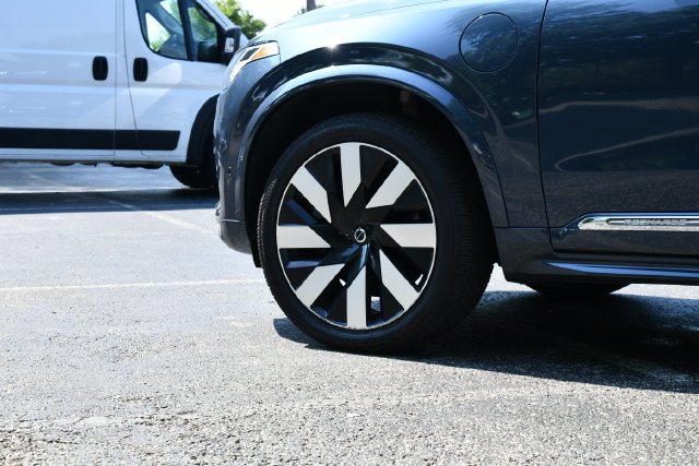Certified 2024 Volvo XC90 T8 Plus w/ Protection Package Premier AWD/4WD image 12