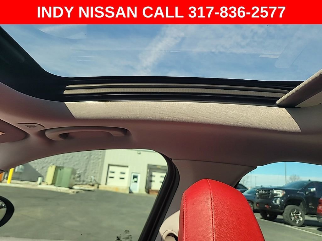 Used 2017 Alfa Romeo Giulia Ti w/ TI 19" Sport Package image 11