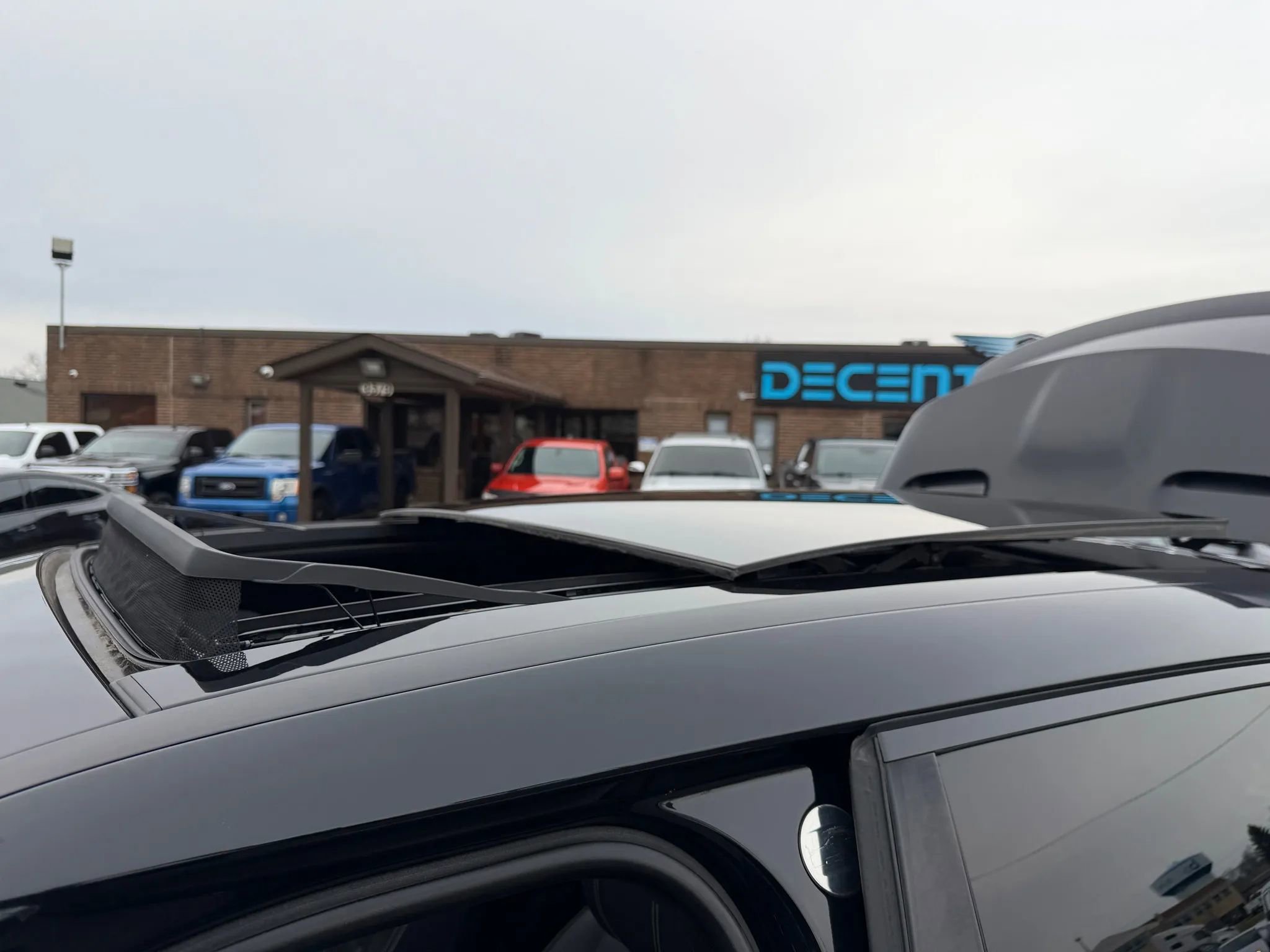 Used 2020 Land Rover Range Rover Velar S image 32