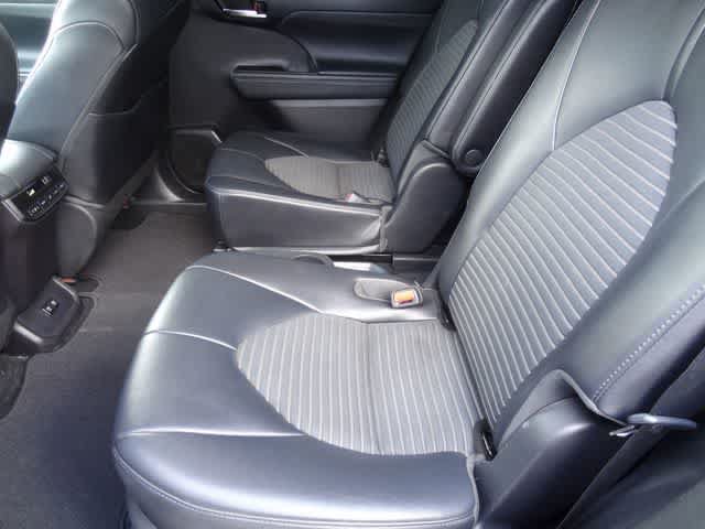 Used 2021 Toyota Highlander XSE FWD image 8