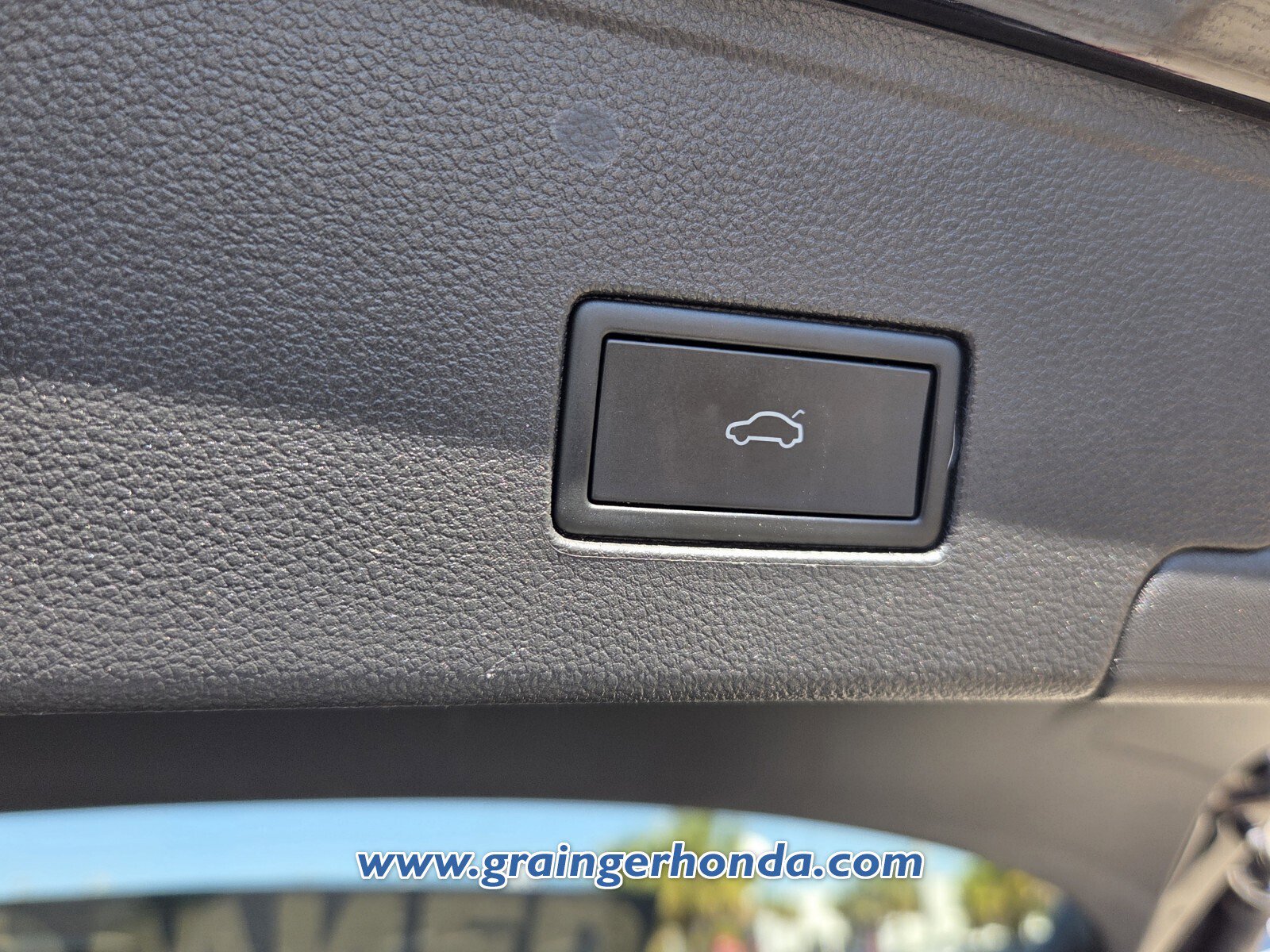 Used 2022 Volkswagen Atlas Cross Sport SE image 15