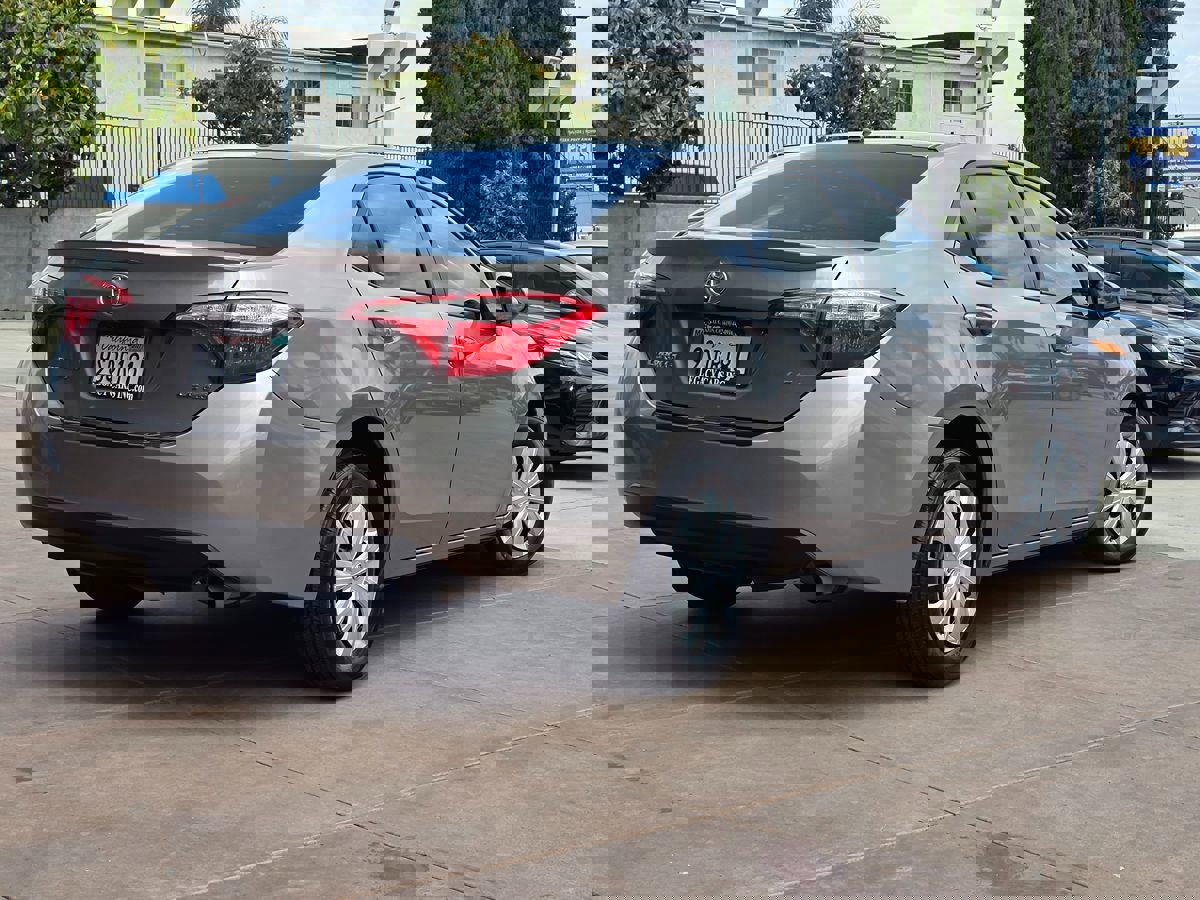 Used 2016 Toyota Corolla LE FWD image 12