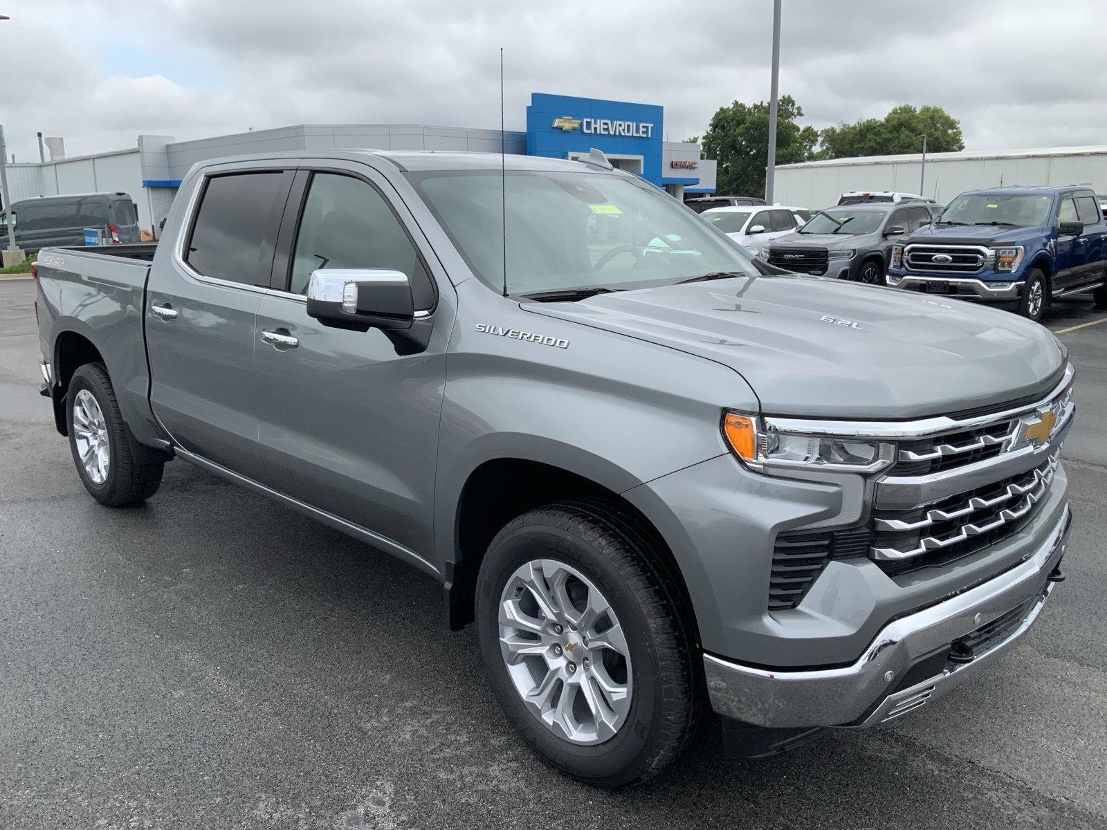 New 2026 Chevrolet Silverado 1500 LTZ w/ LTZ Premium Package AWD/4WD image 2