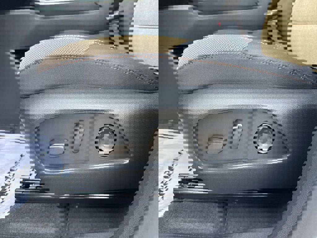 New 2026 Chevrolet Equinox ACTIV w/ Convenience Package III image 17