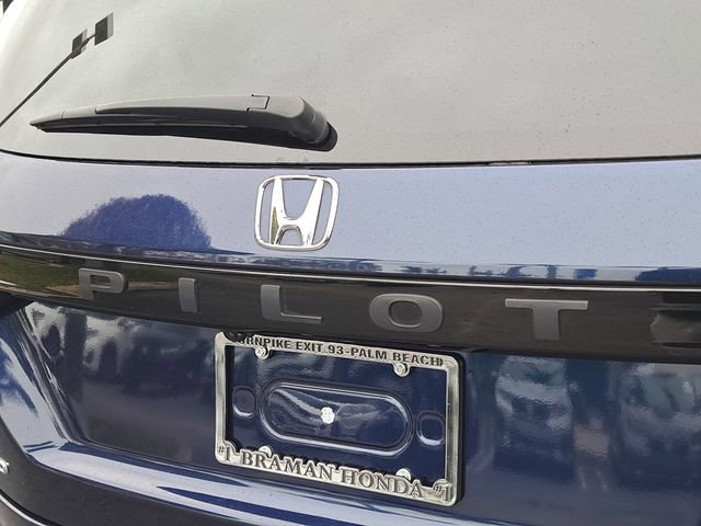 Certified 2025 Honda Pilot Touring image 8