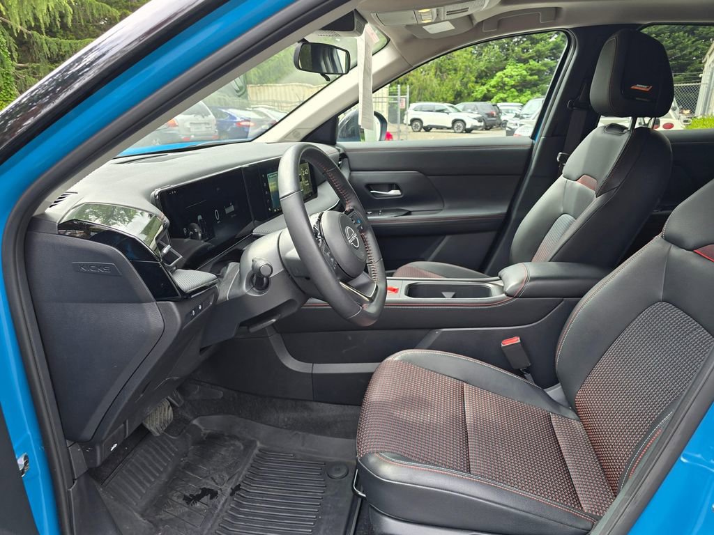 Used 2025 Nissan Kicks SR w/ SR Premium Package AWD/4WD image 8