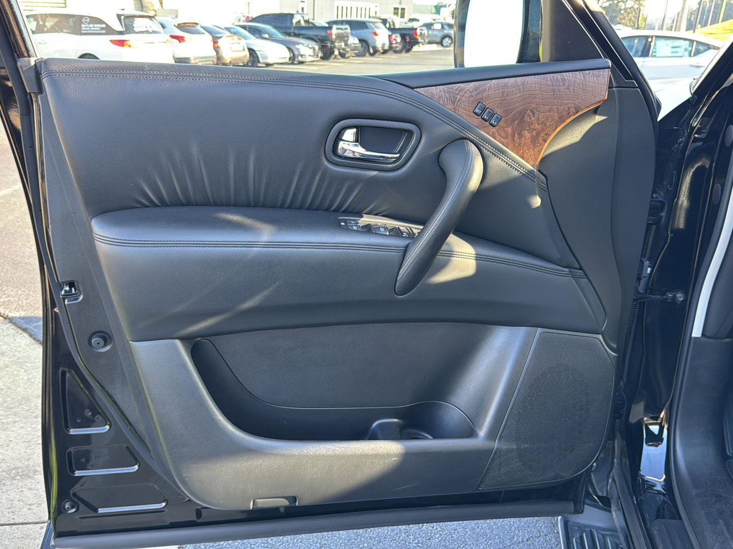 Used 2023 Nissan Armada SL w/ Captain's Chairs Package image 14