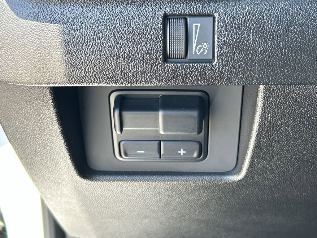 Used 2025 GMC Canyon Elevation RWD image 18