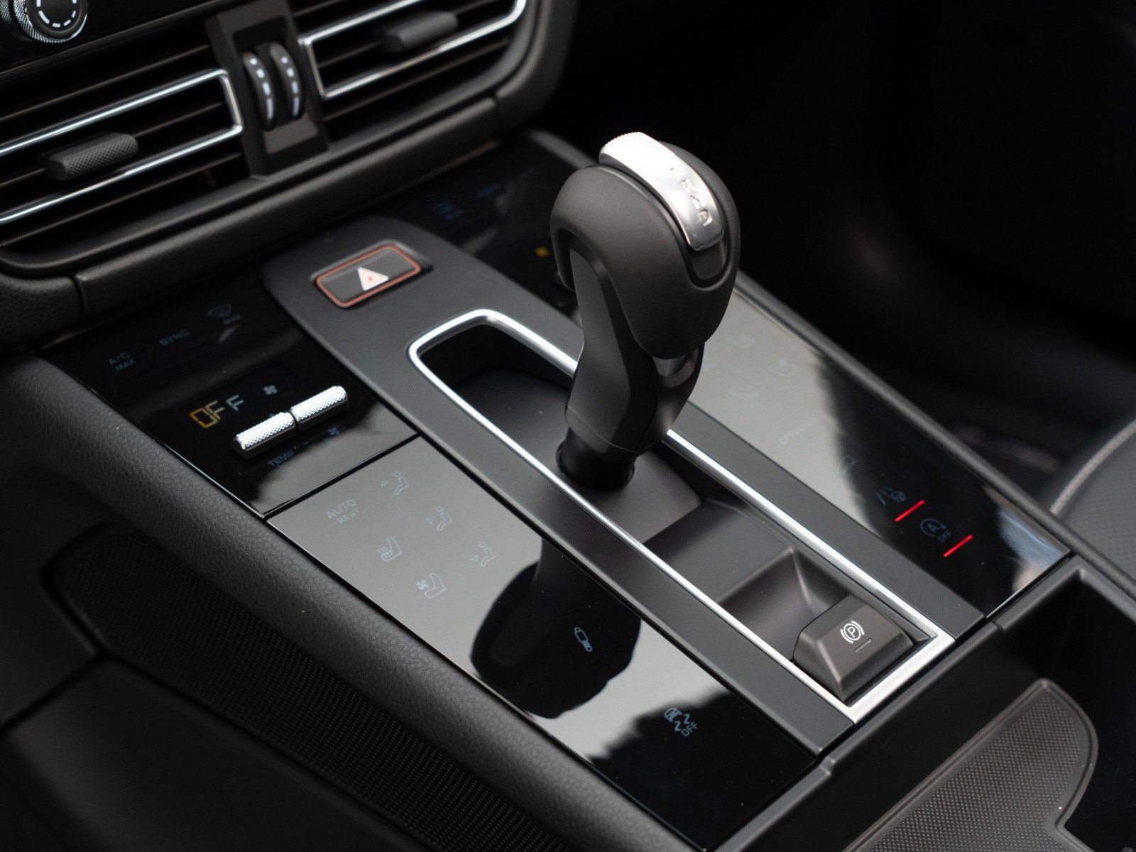 New 2026 Porsche Macan Turbo image 30