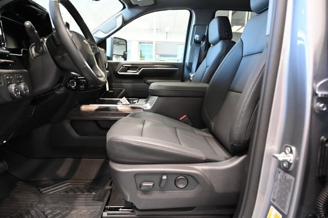 New 2026 Chevrolet Silverado 2500 LTZ w/ LTZ Premium Package AWD/4WD image 12