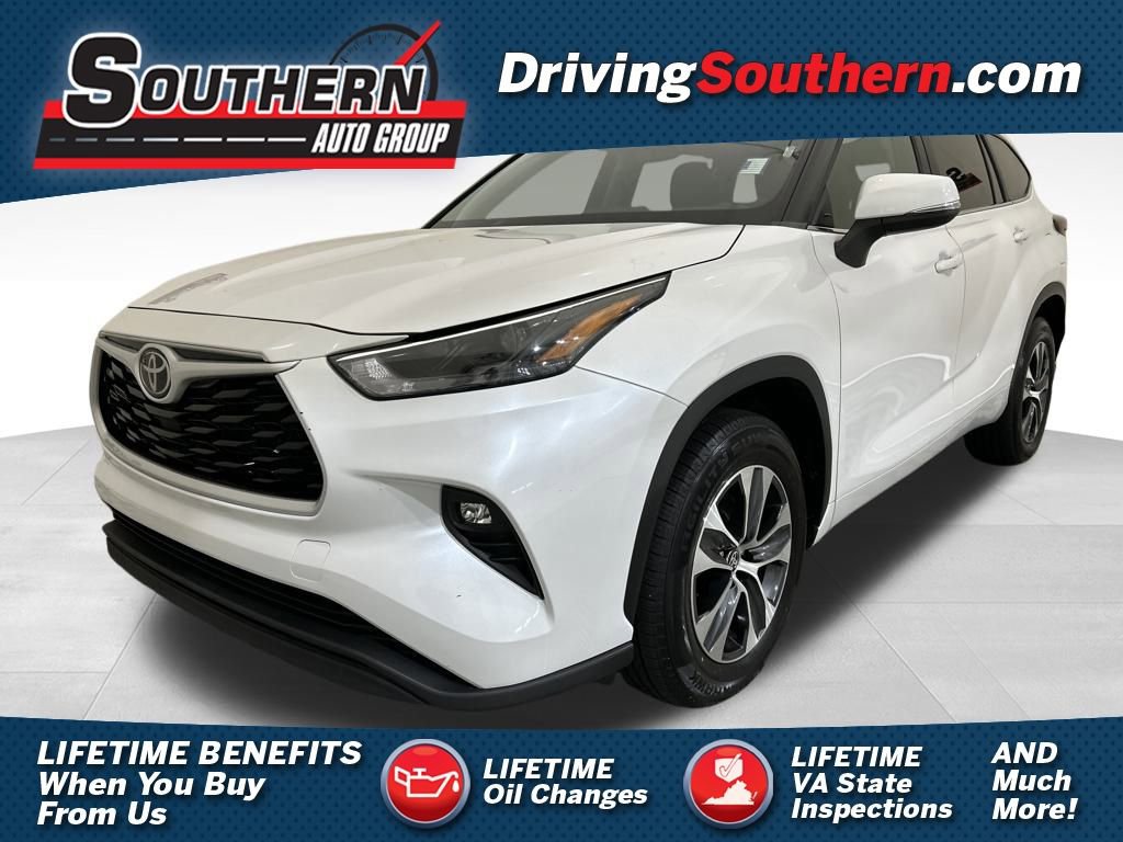 Used 2024 Toyota Highlander XLE image 1