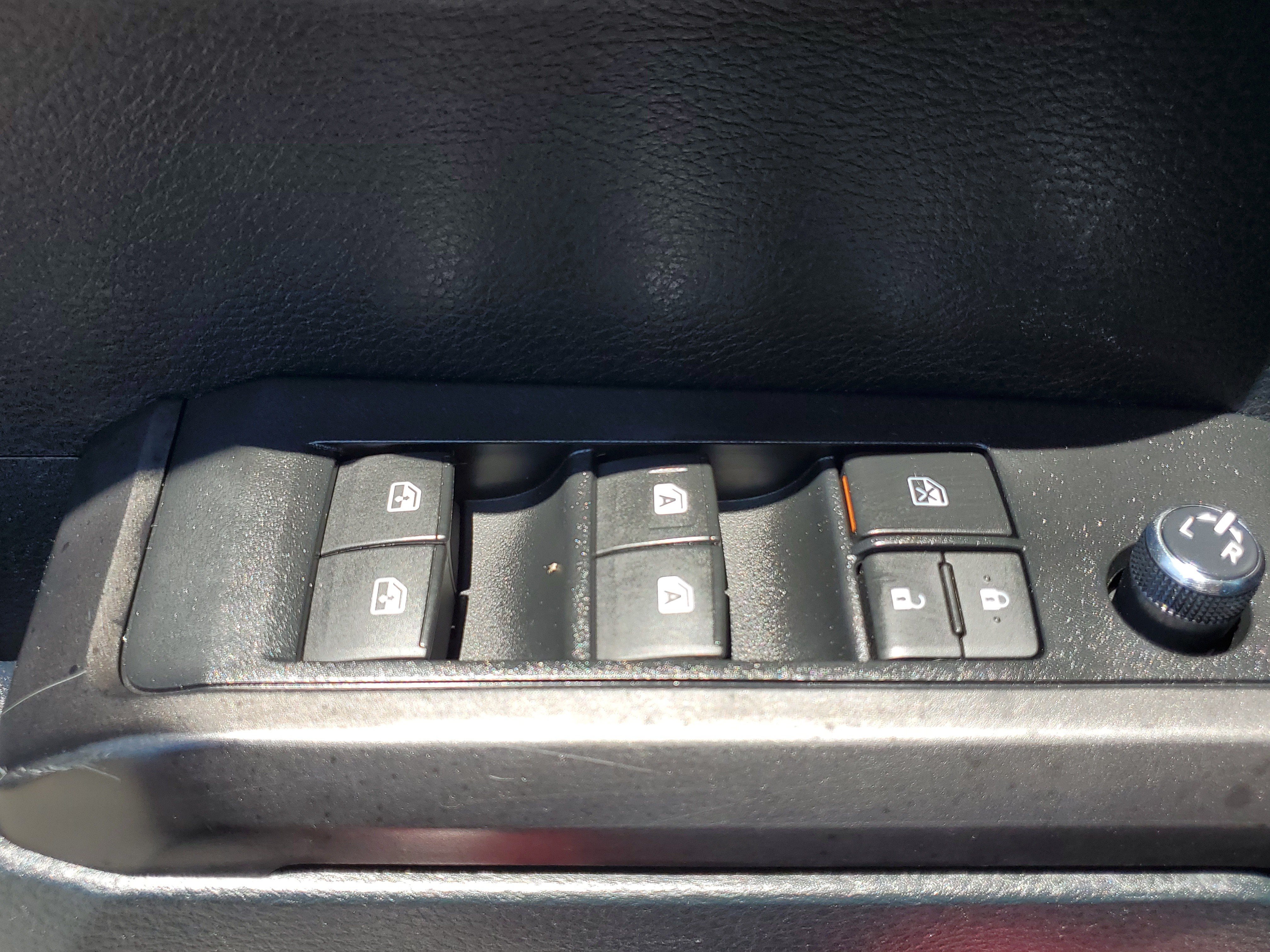 Used 2017 Toyota Tacoma TRD Sport w/ Premium & Technology Package RWD image 16