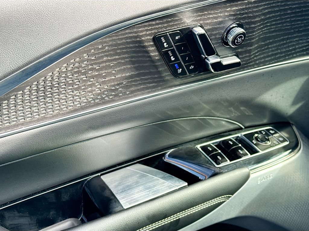 Used 2023 Cadillac Lyriq AWD image 19