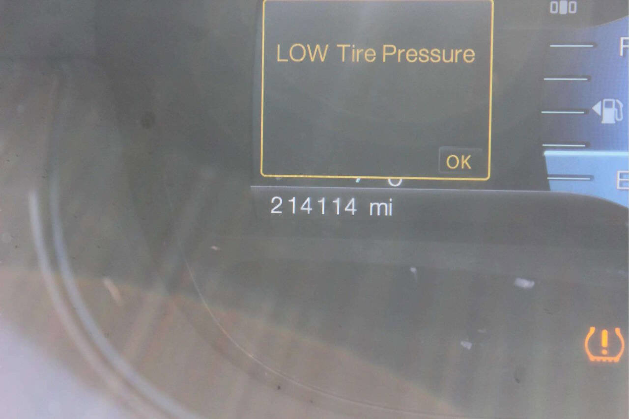 Used 2012 Ford Edge Limited FWD image 9