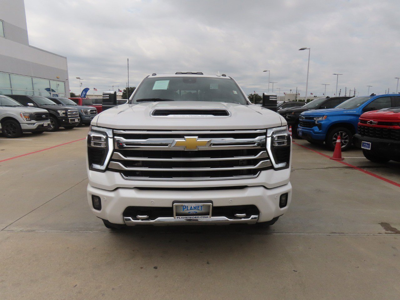 Used 2024 Chevrolet Silverado 3500 High Country w/ High Country Premium Package AWD/4WD image 5