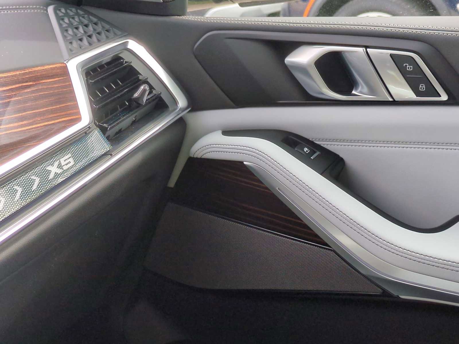 New 2026 BMW X5 xDrive40i w/ M Sport Package image 39