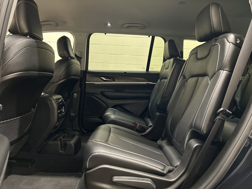 Used 2023 Jeep Grand Cherokee L Limited w/ Luxury Tech Group II image 8