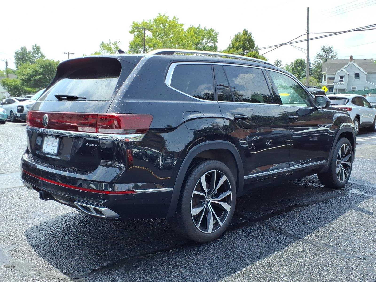 Used 2024 Volkswagen Atlas SEL Premium R-Line AWD/4WD image 5