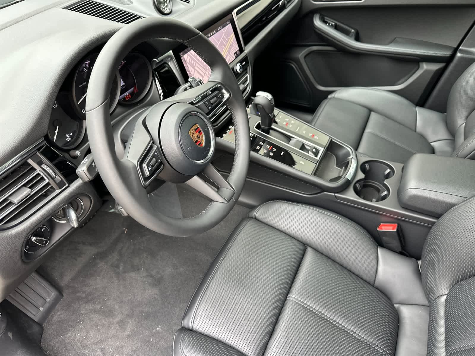 New 2026 Porsche Macan AWD/4WD image 4