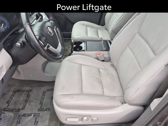 Certified 2018 Toyota Sienna XLE w/ XLE Navigation Package FWD image 13