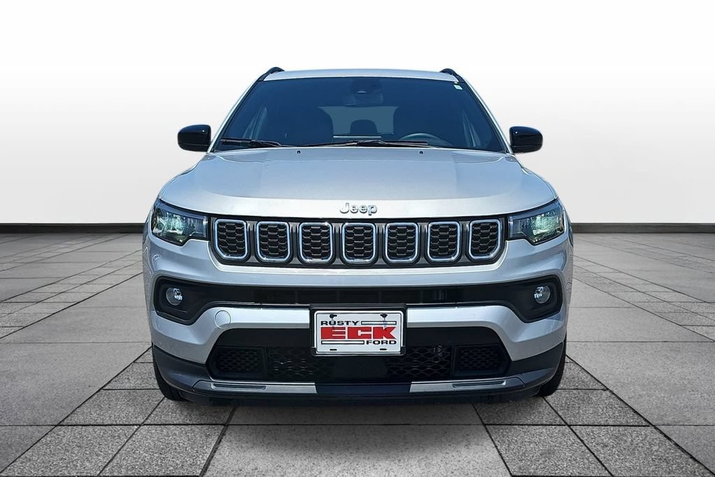 Used 2024 Jeep Compass Latitude AWD/4WD image 2