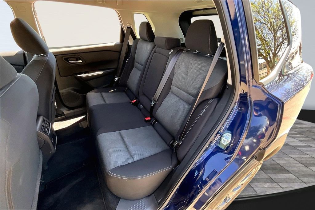 Used 2025 Nissan Rogue SV image 22