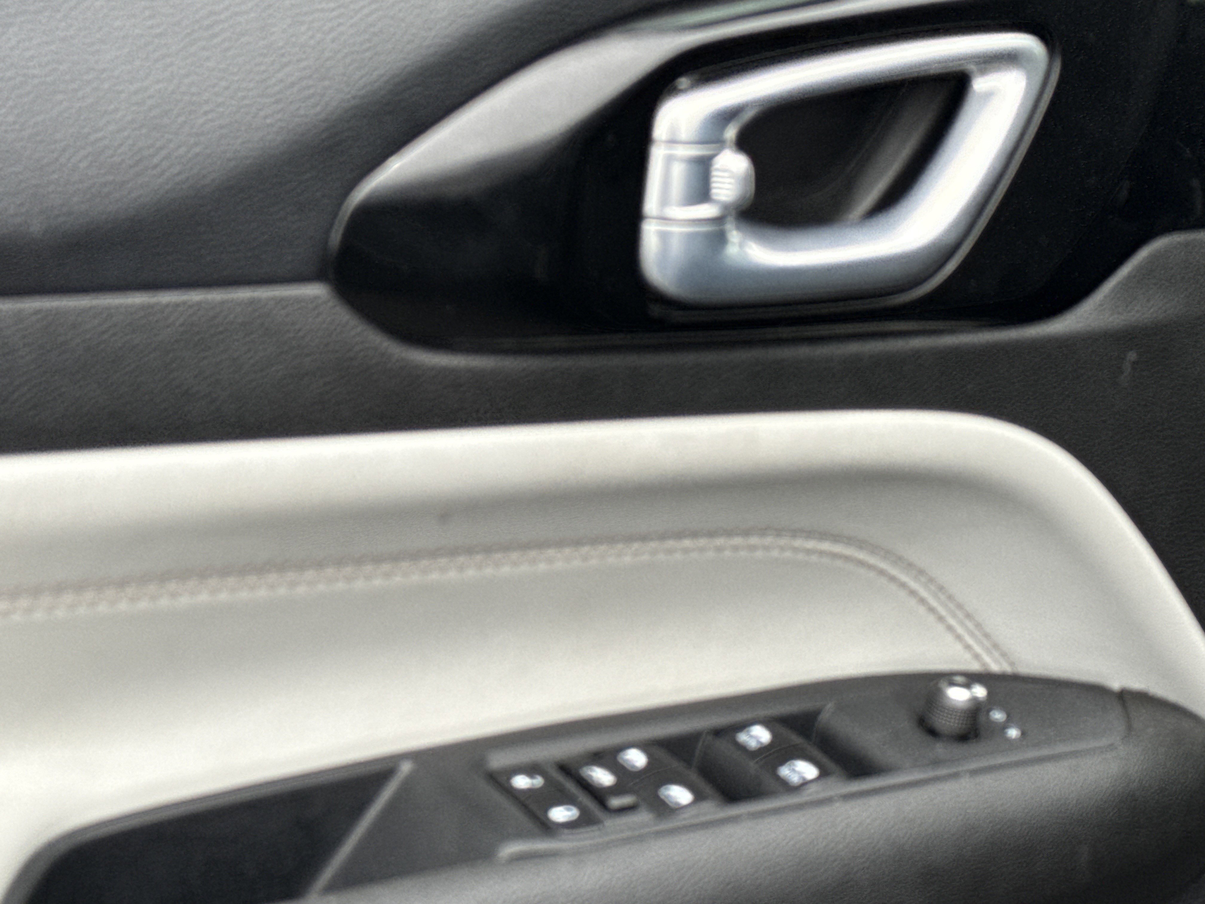 Used 2025 Jeep Compass Limited image 14