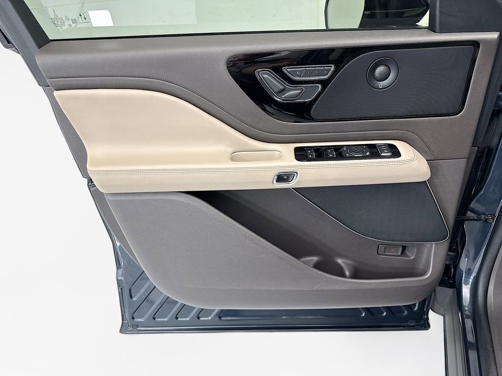 Used 2022 Lincoln Aviator Reserve w/ Elements Package Plus image 23