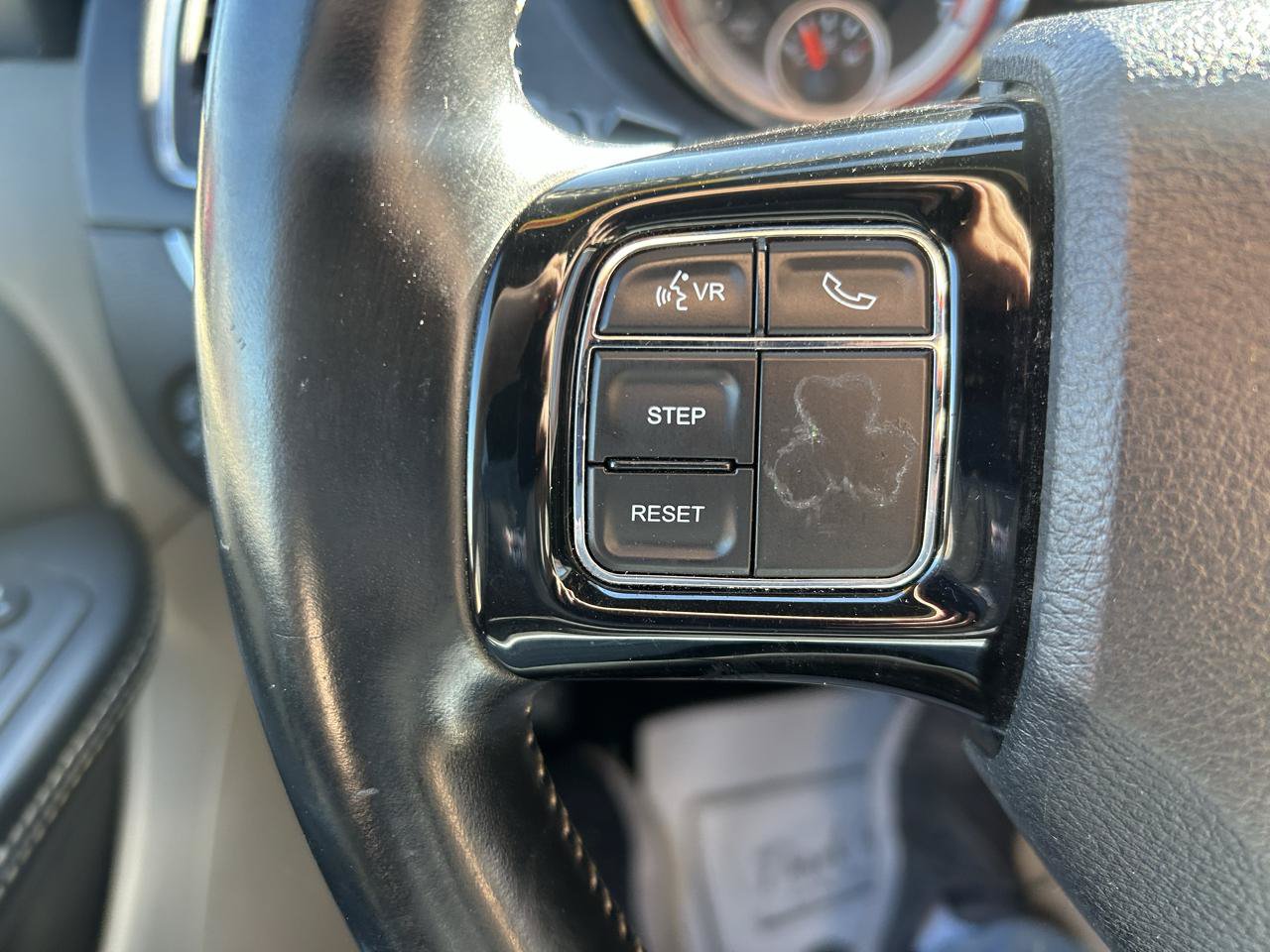 Used 2019 Dodge Grand Caravan SXT FWD image 17