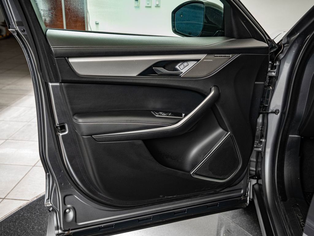 Certified 2025 Jaguar F-PACE R-Dynamic S AWD/4WD image 17