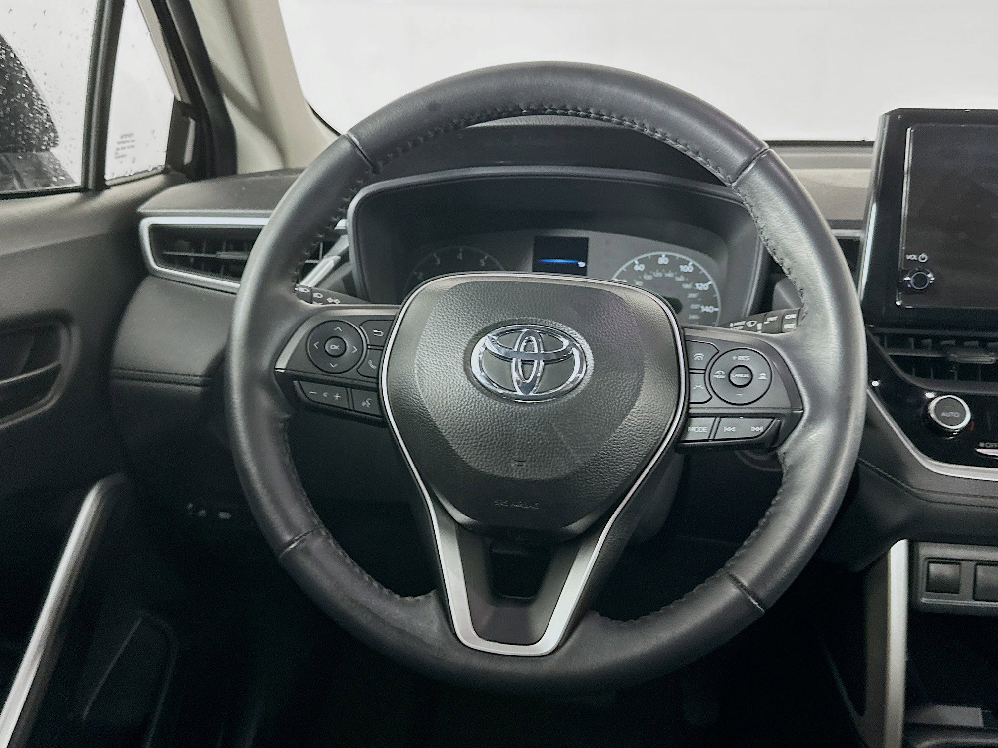 Used 2024 Toyota Corolla Cross LE image 18