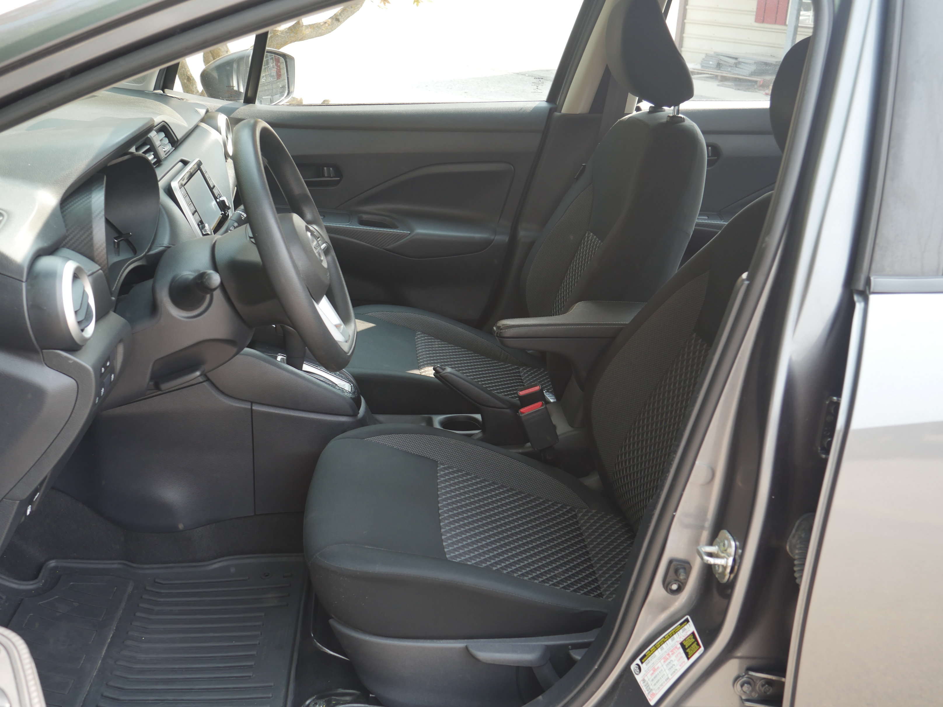 Used 2020 Nissan Versa S FWD image 3