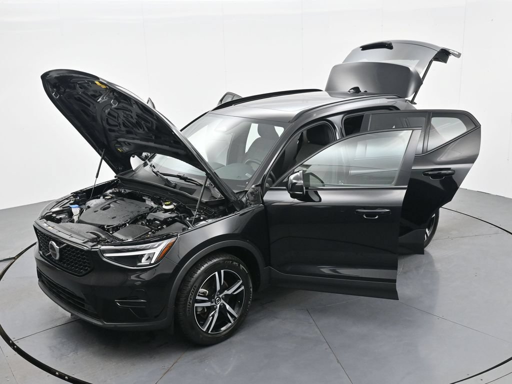 Used 2024 Volvo XC40 B5 Core AWD/4WD image 39