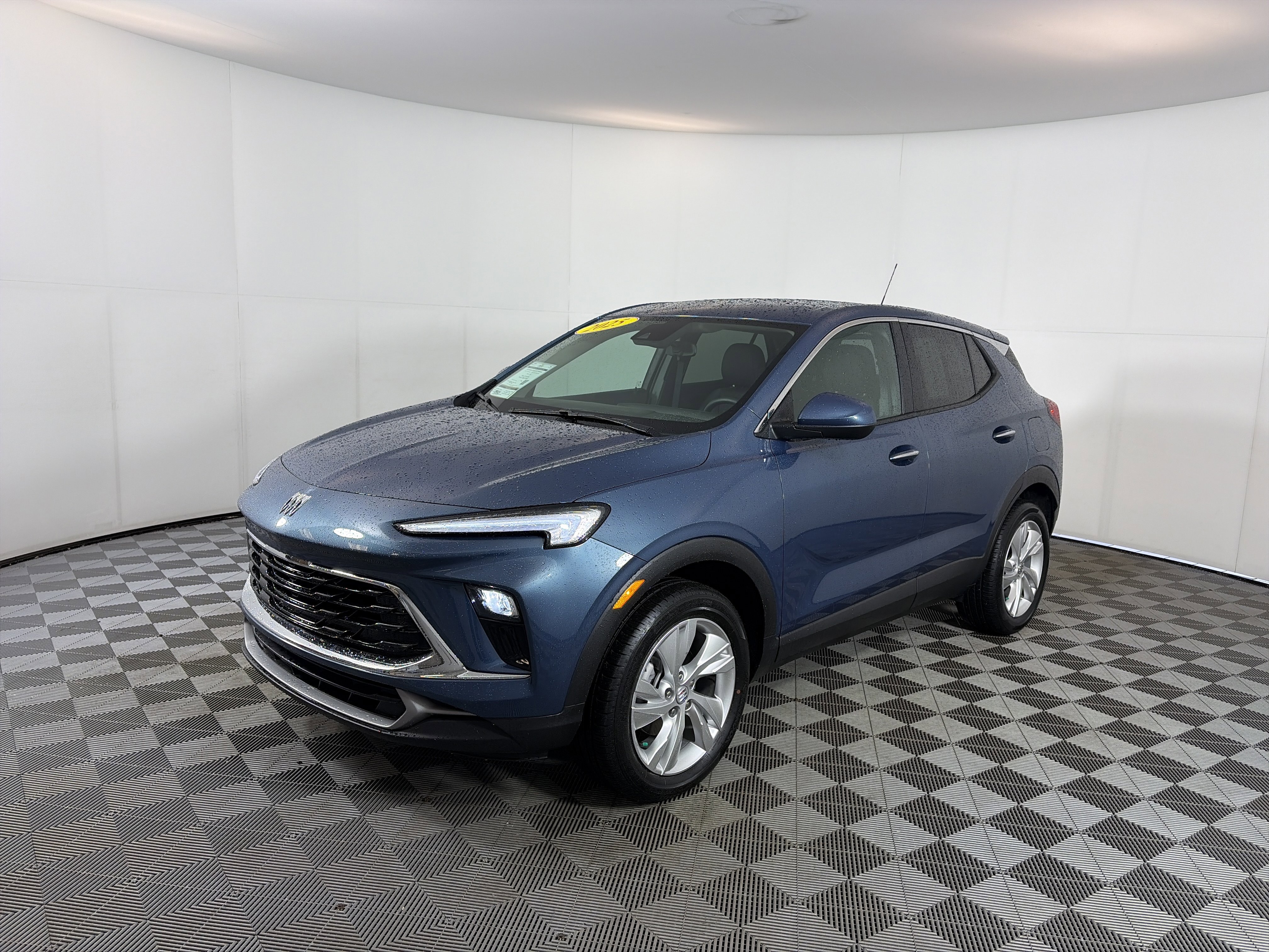 Certified 2025 Buick Encore GX Preferred AWD/4WD image 2
