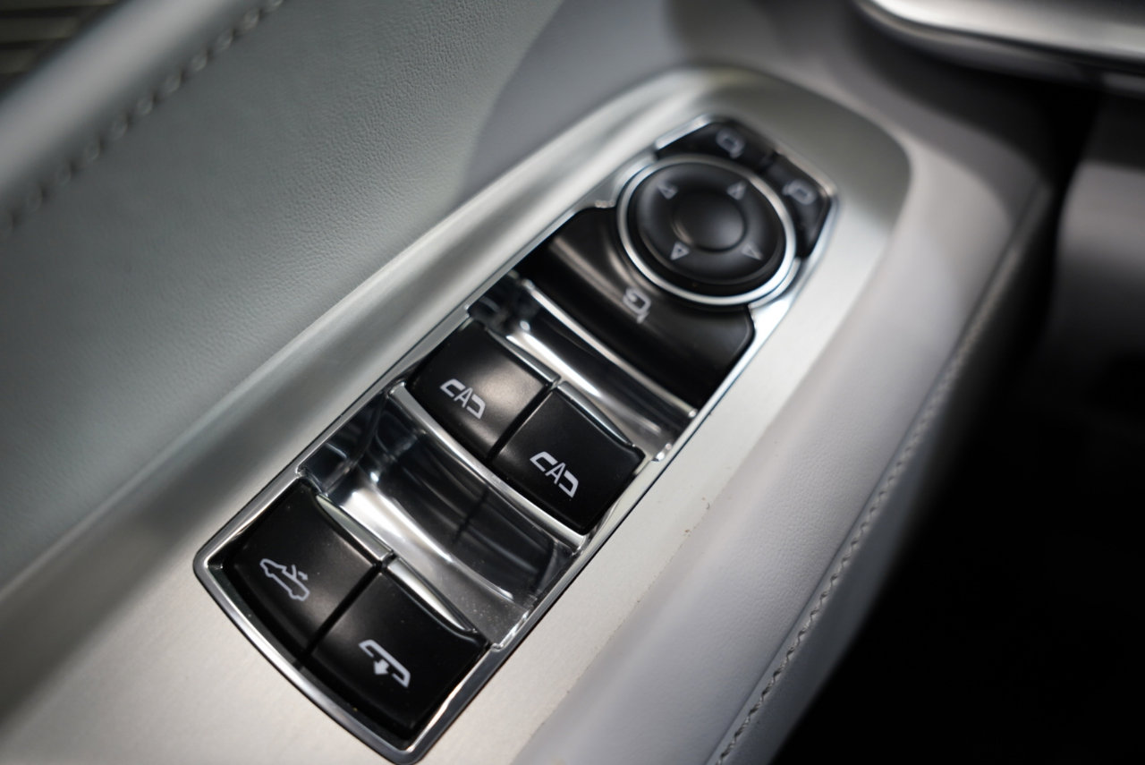 Used 2025 Chevrolet Corvette Stingray Premium Conv w/ Z51 Performance Package image 27