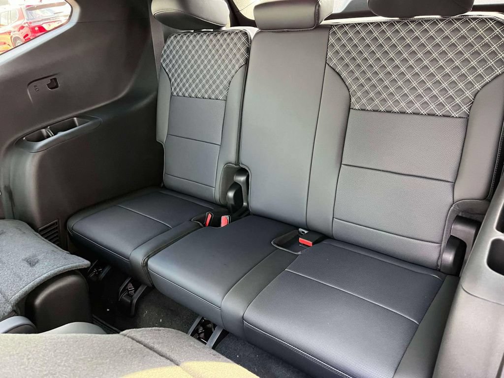 New 2027 GMC Acadia Denali w/ LPO, Floor Liner Package AWD/4WD image 17