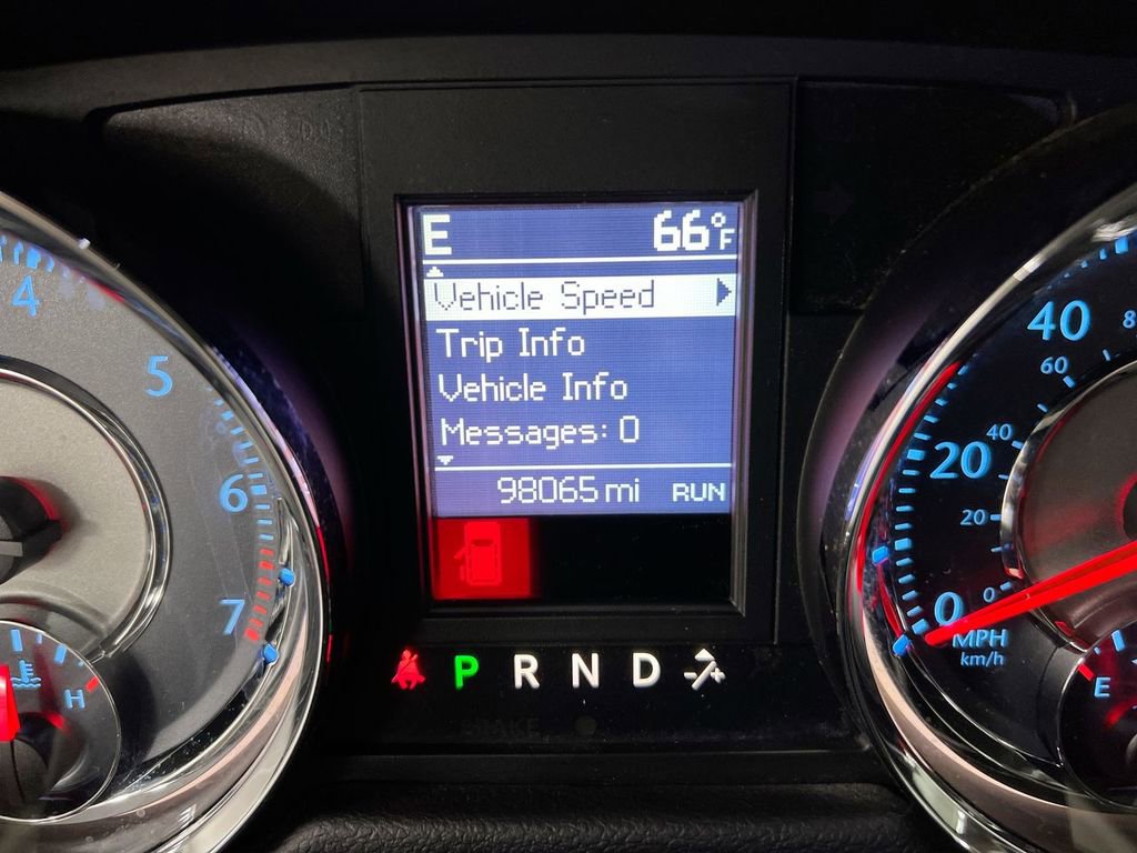 Used 2014 Chrysler Town & Country Touring FWD image 8