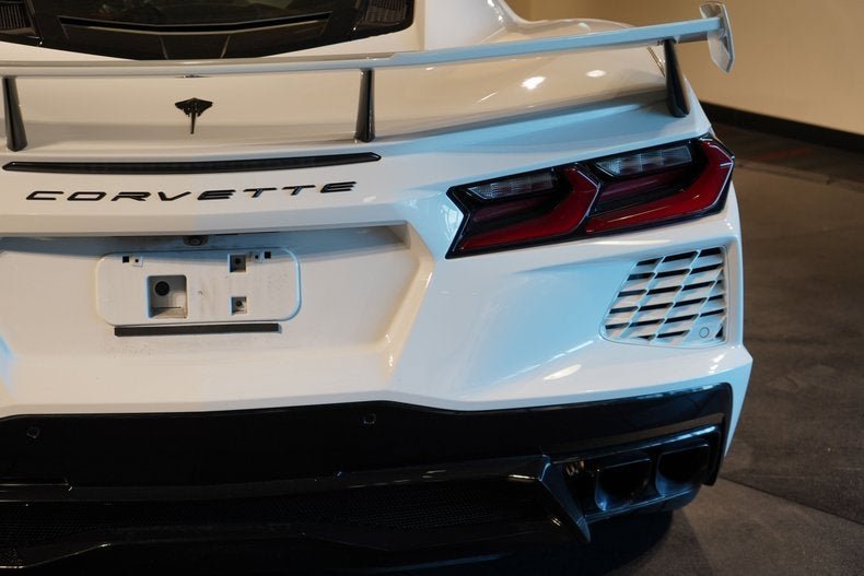 Used 2023 Chevrolet Corvette Stingray Premium Cpe w/ Z51 Performance Package RWD image 32