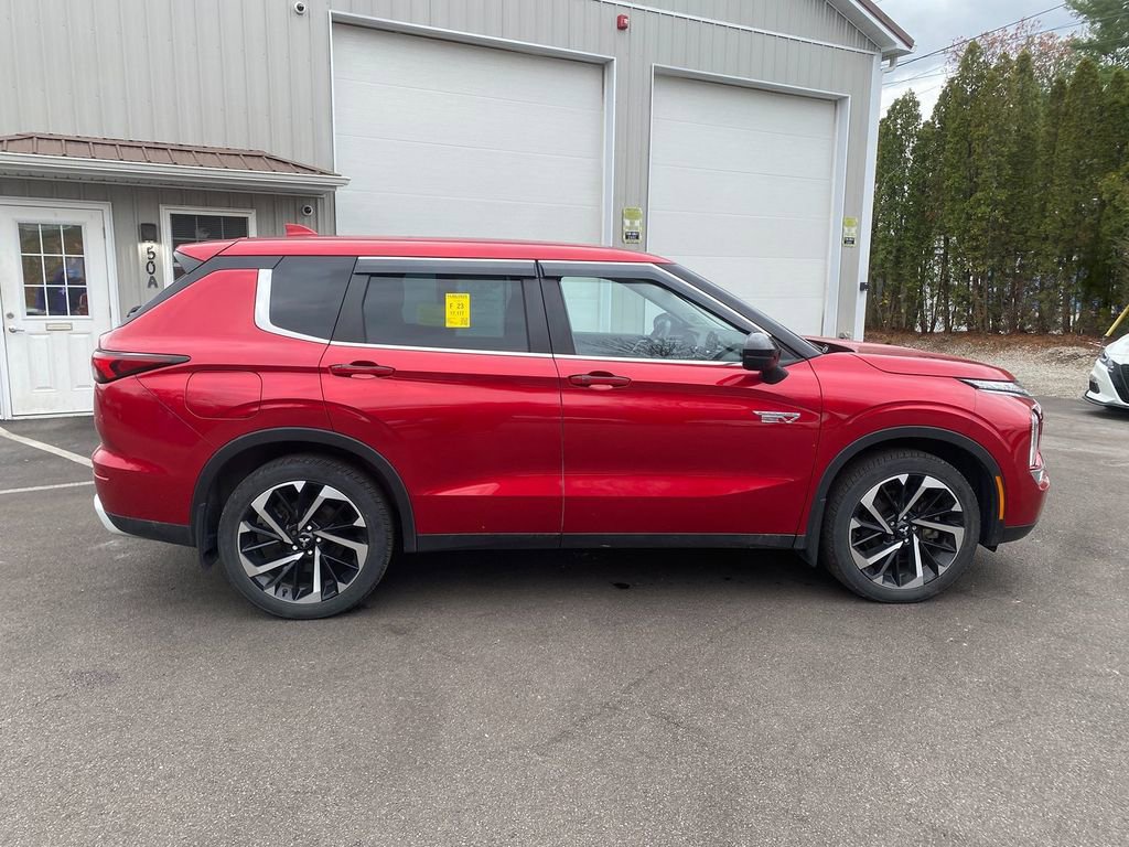 Used 2023 Mitsubishi Outlander SE image 4