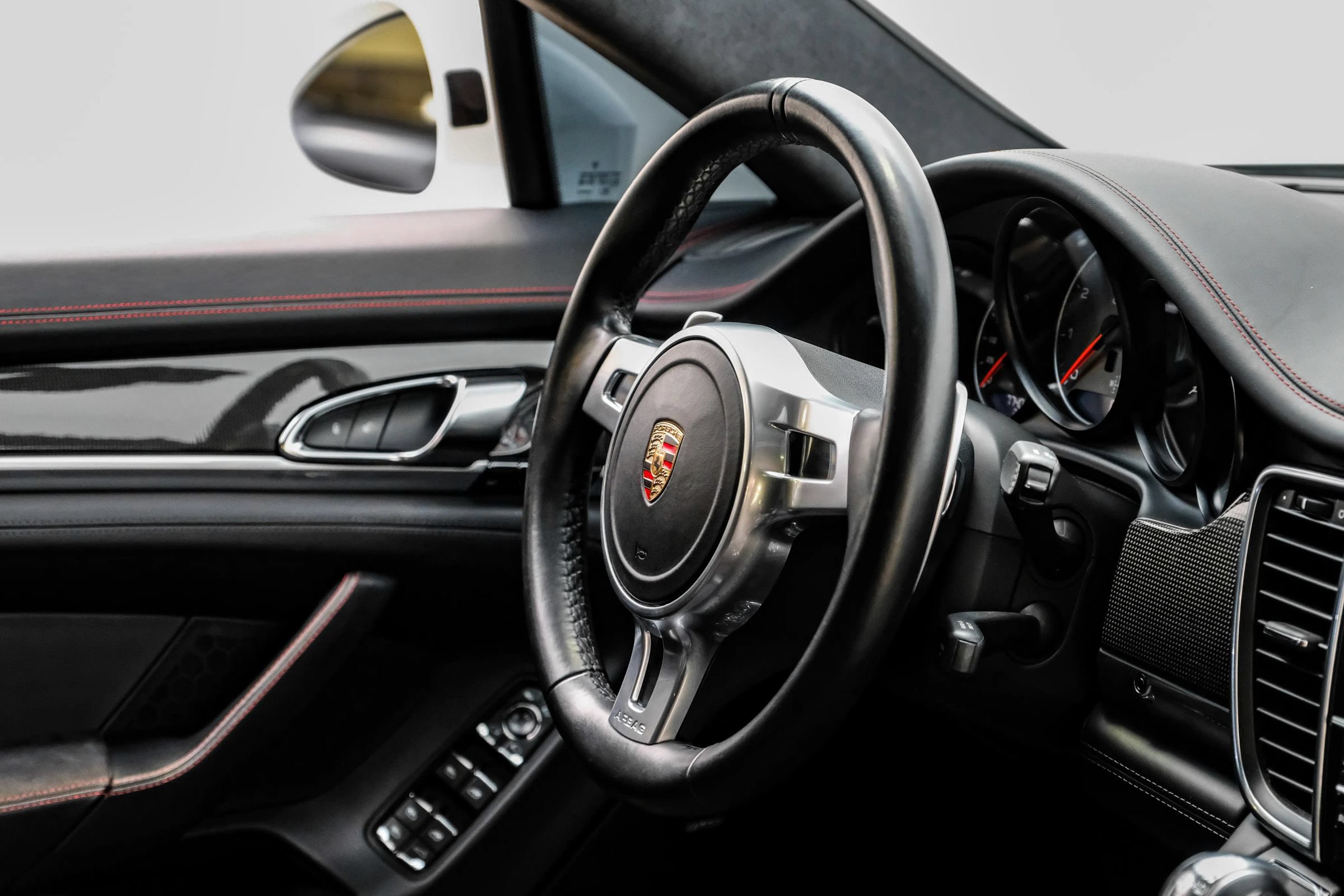Used 2015 Porsche Panamera GTS w/ Premium Package Plus AWD/4WD image 10