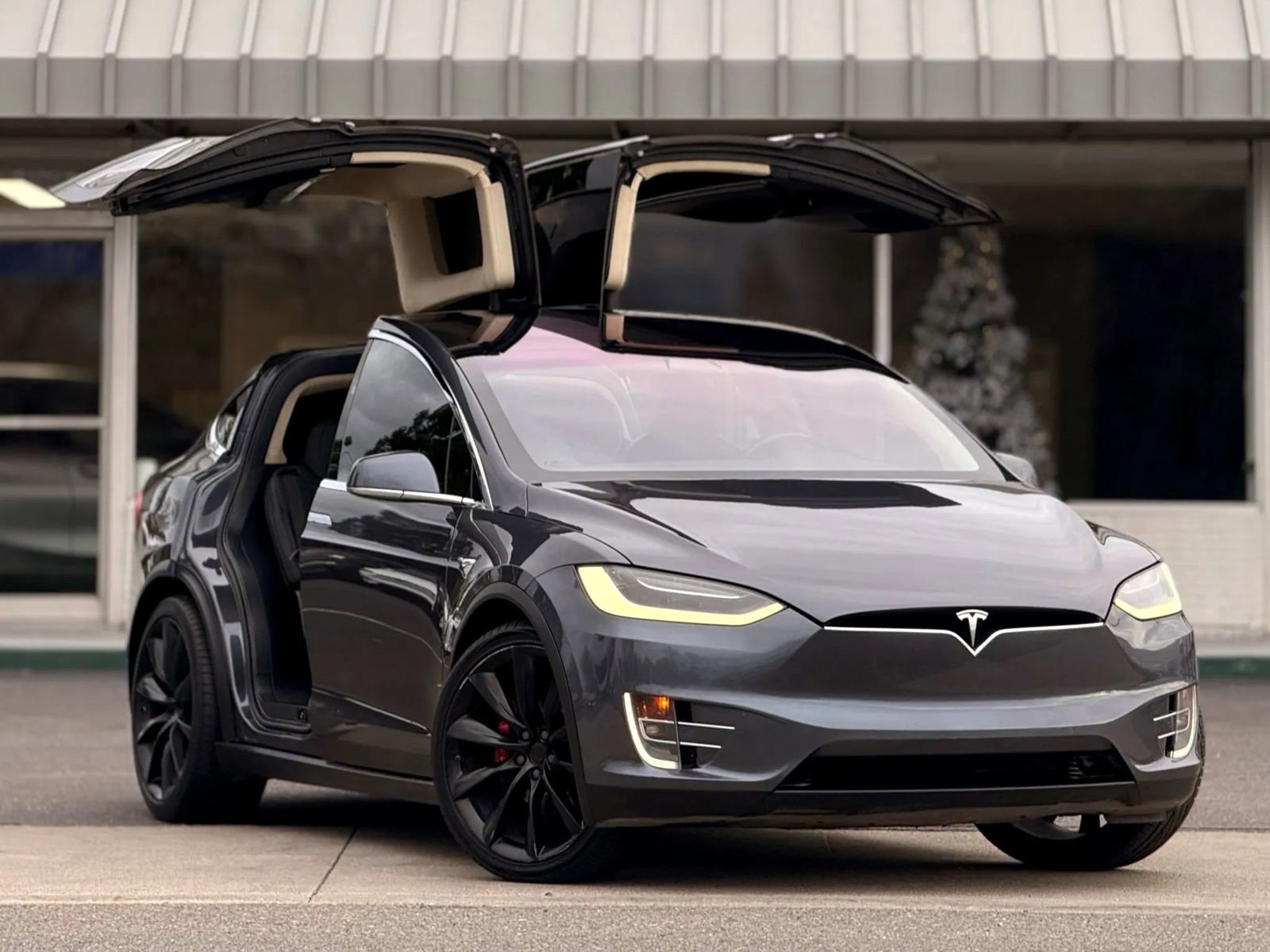 Used 2018 Tesla Model X P100D image 2