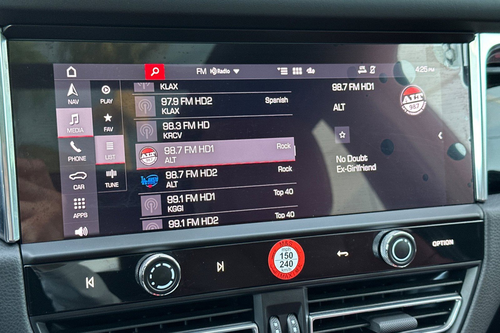 Used 2025 Porsche Macan image 18