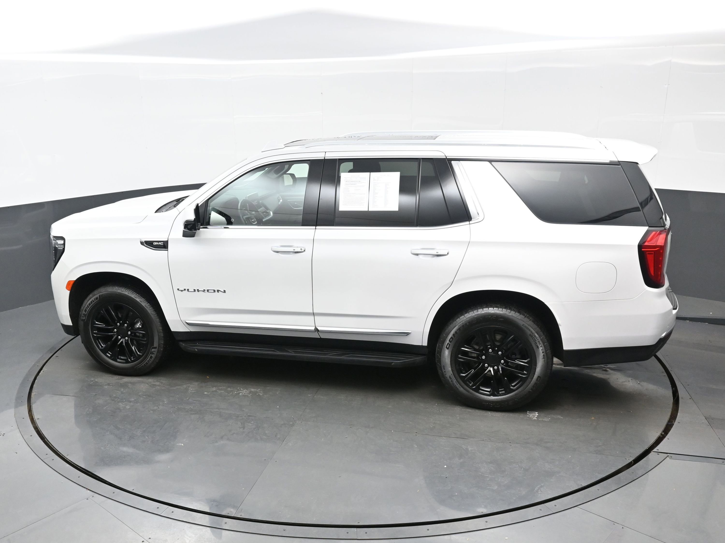 Used 2021 GMC Yukon SLT w/ SLT Premium Package image 36