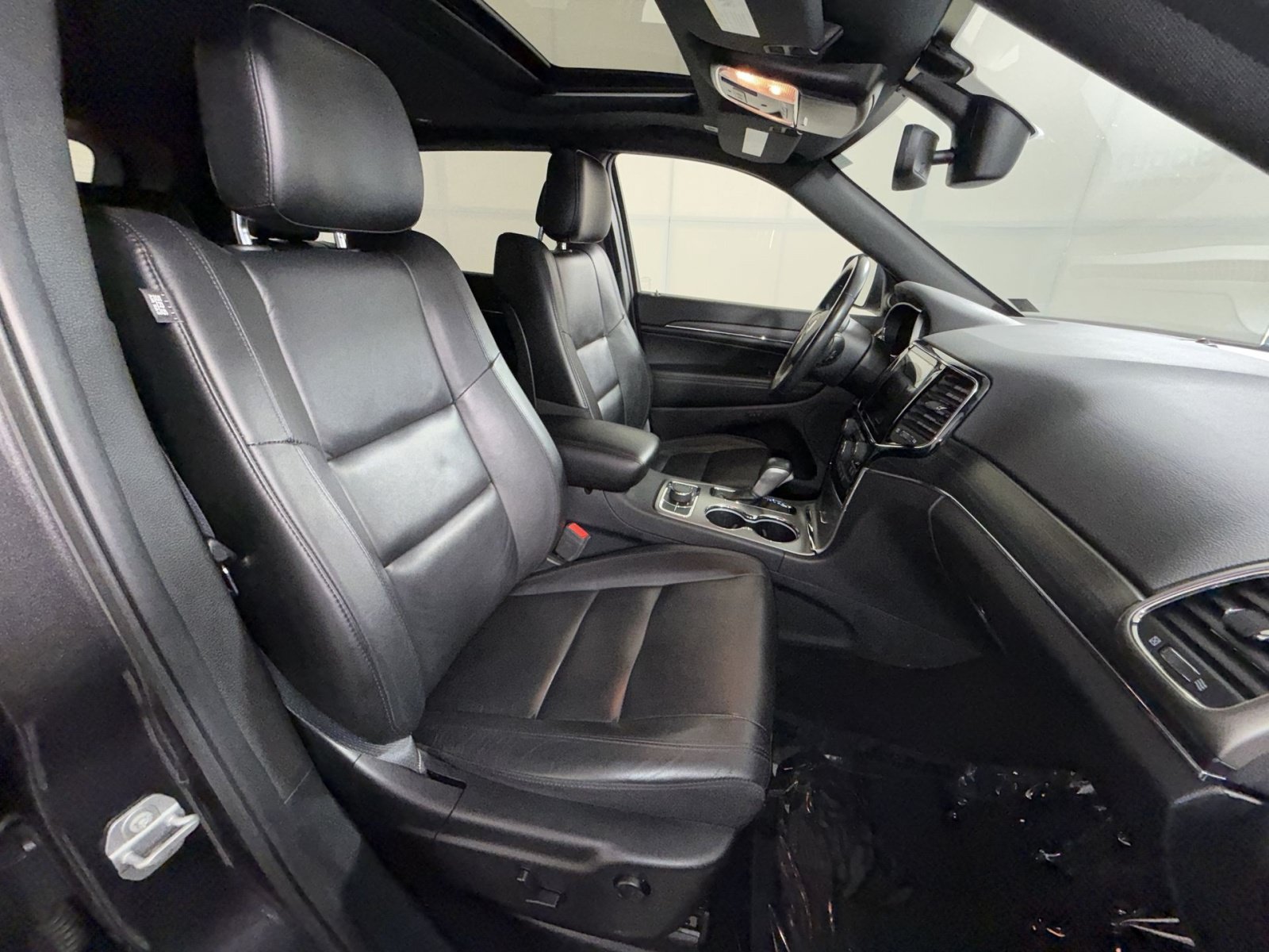 Used 2020 Jeep Grand Cherokee Limited AWD/4WD image 27