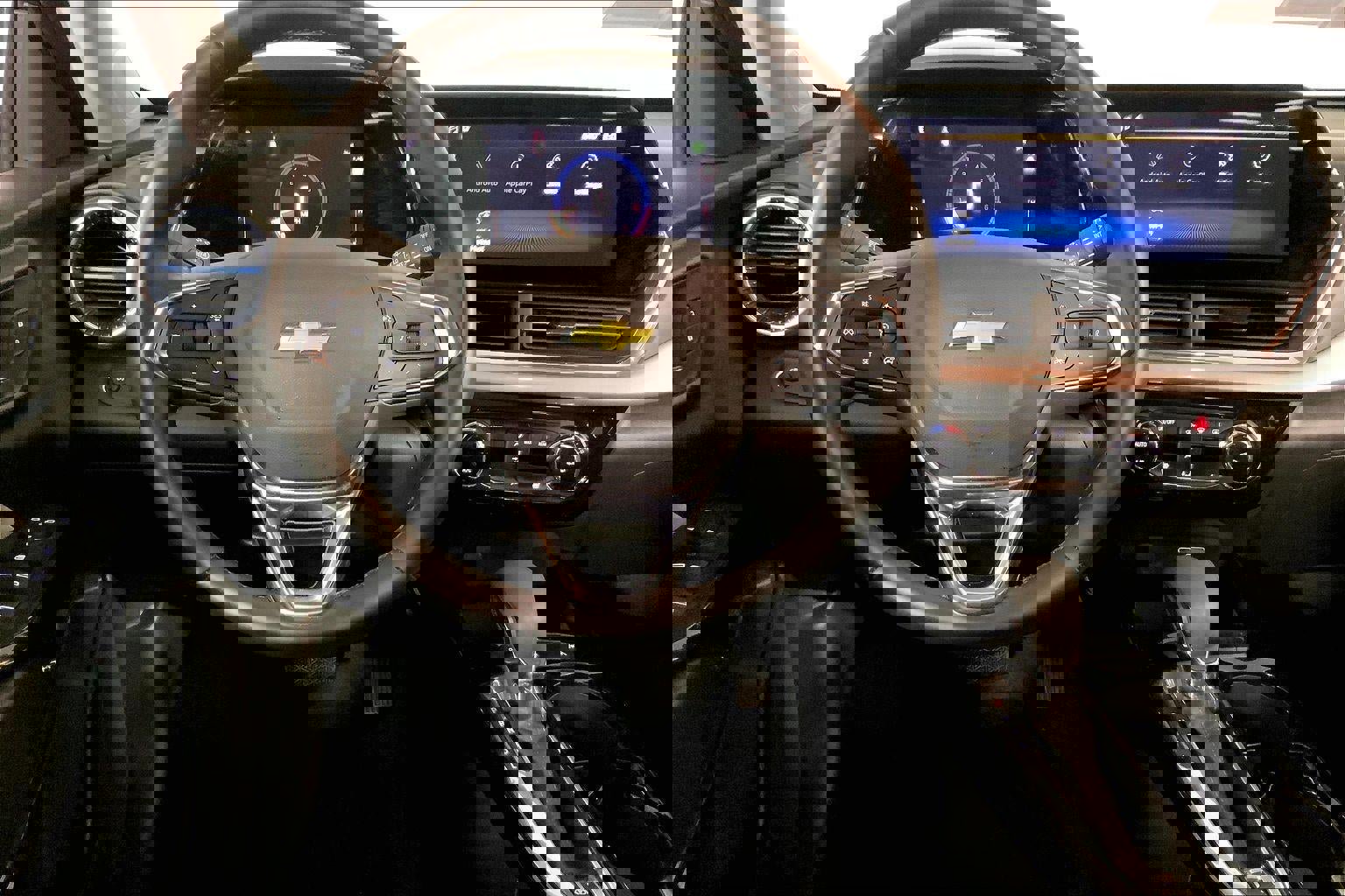 Used 2025 Chevrolet Trax LT w/ LT Convenience Package image 5